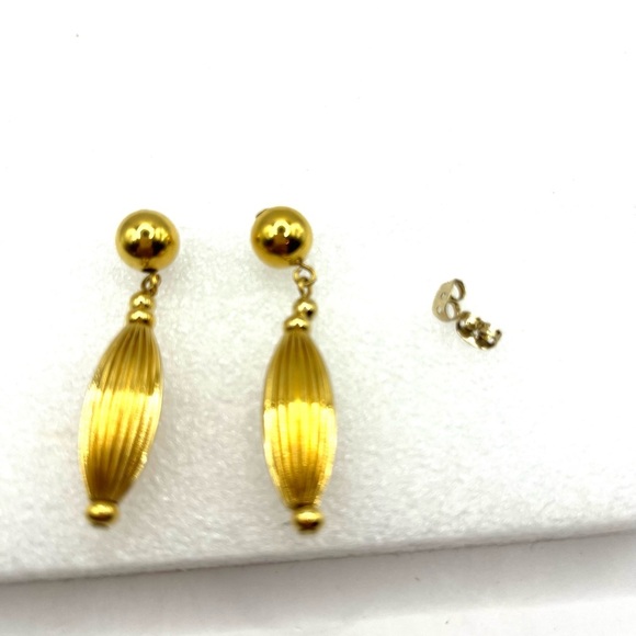 Gold Tone Drop Earrings Pierced Earrings. Dangling Long 2”” - Picture 4 of 8